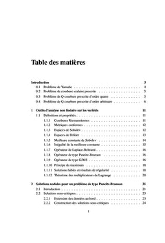 Problèmes elliptiques d'ordre supérieur sur les variétés Riemaniennes