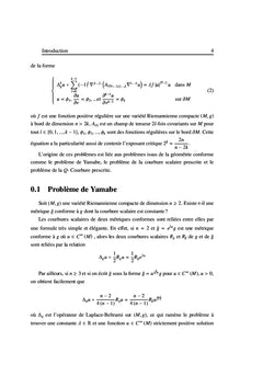 Problèmes elliptiques d'ordre supérieur sur les variétés Riemaniennes