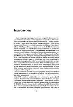 Absolue continuité d'une mesure vectorielle sur un groupe de Lie compact et application sur GL(2; R)