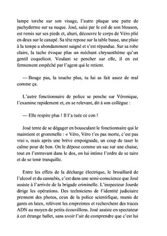 Du sang sur la robe