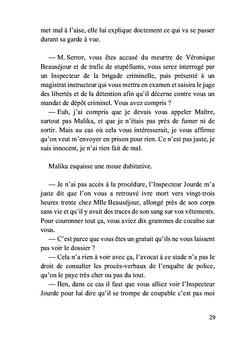 Du sang sur la robe