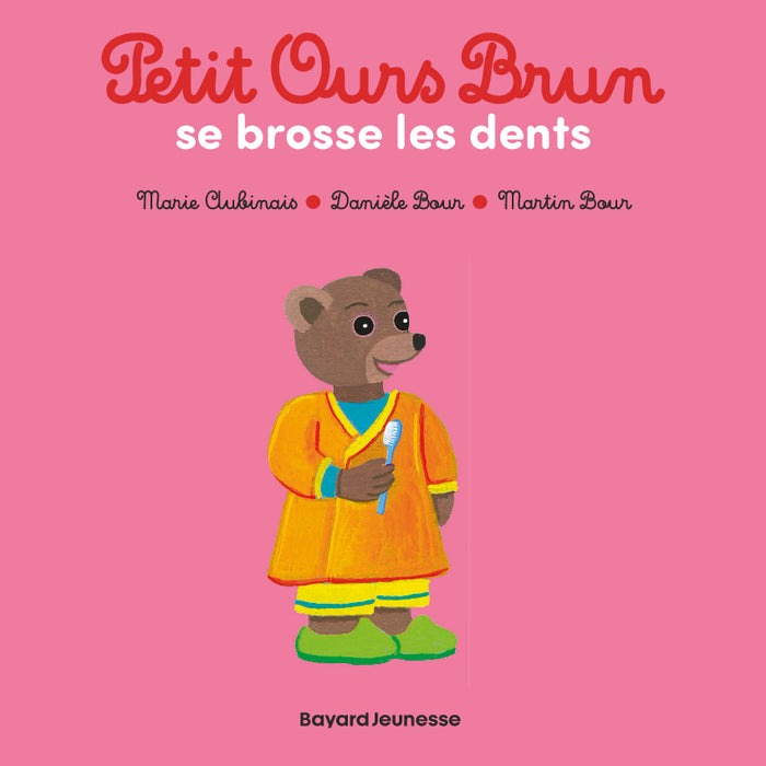 Petit ours brun se brosse les dents