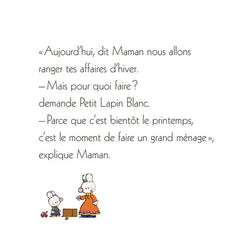 Petit Lapin Blanc range sa chambre