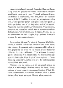 La petite fille et le bateau chocolat