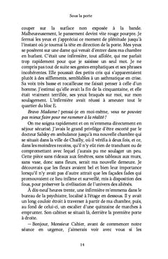 Sous la porte