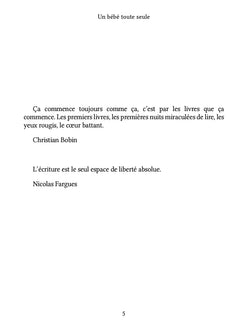 Un bébé toute seule