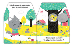 Bébé Loup cache-cache dans la nature