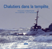 Chalutiers dans la tempête
