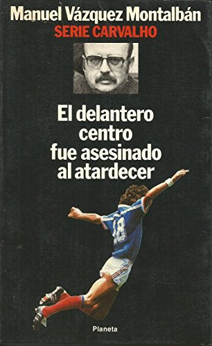 Delantero centro fue asesinado al atardecer, el (Serie Carvalho)