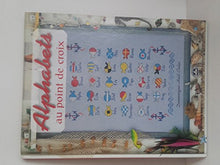 Alphabets au point de croix