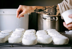 Élever des chèvres et faire son fromage