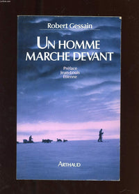 Homme marche devant - la derniere traversee du groendland en traineaux a chie (U