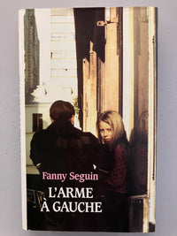 L'arme à gauche