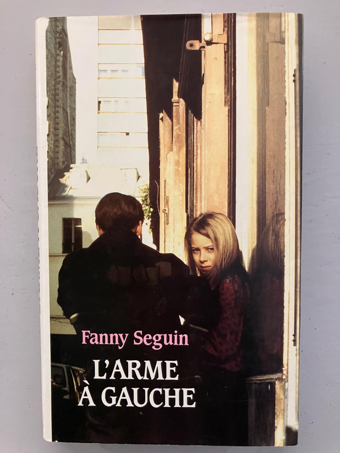 L'arme à gauche