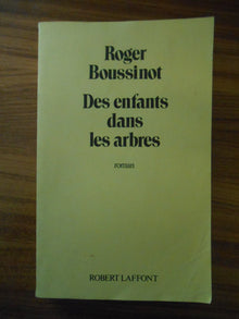 Enfants dans les arbres