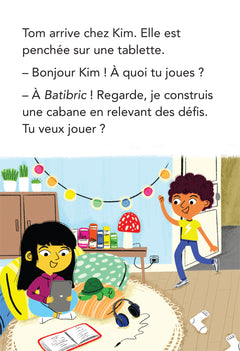 Kim et Tom jouent sur tablette