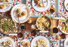 Les amis, à table !