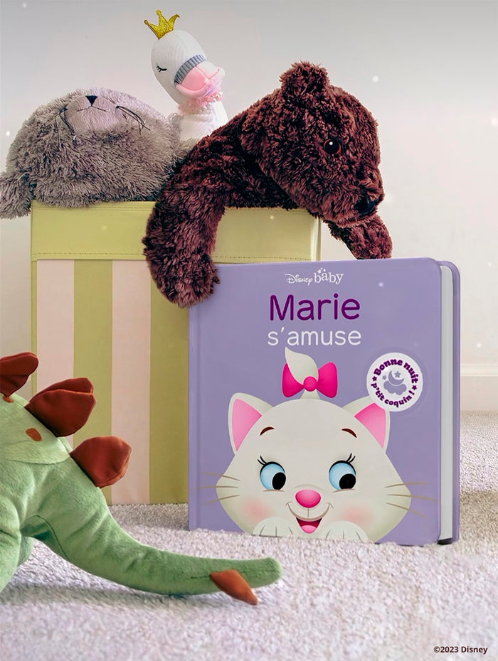 Bonne nuit, p'tit coquin ! Marie s'amuse