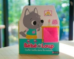Bébé Loup cache-cache dans la maison