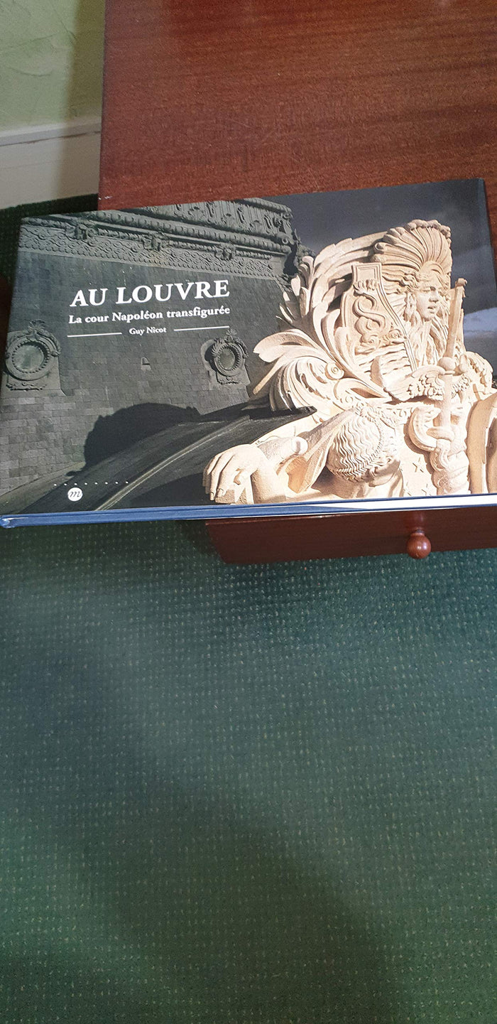 Au Louvre, la cour Napoléon transfigurée