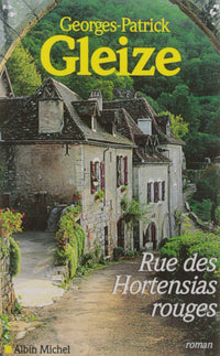Rue des hortensias rouges