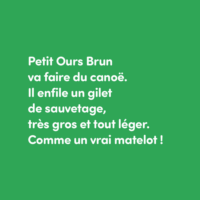 Petit ours brun fait du canoë