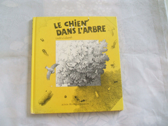 Le Chien dans l'arbre