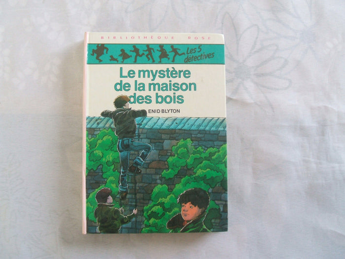 Le Mystère de la maison des bois