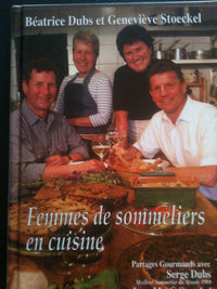 Femmes de sommeliers en cuisine