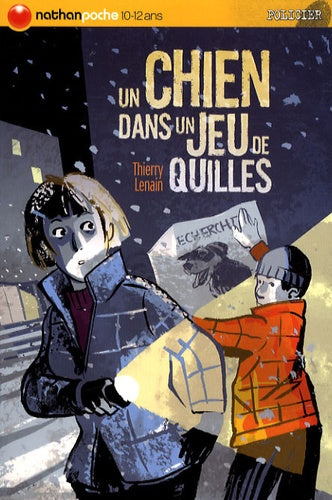 Un chien dans un jeu de quilles