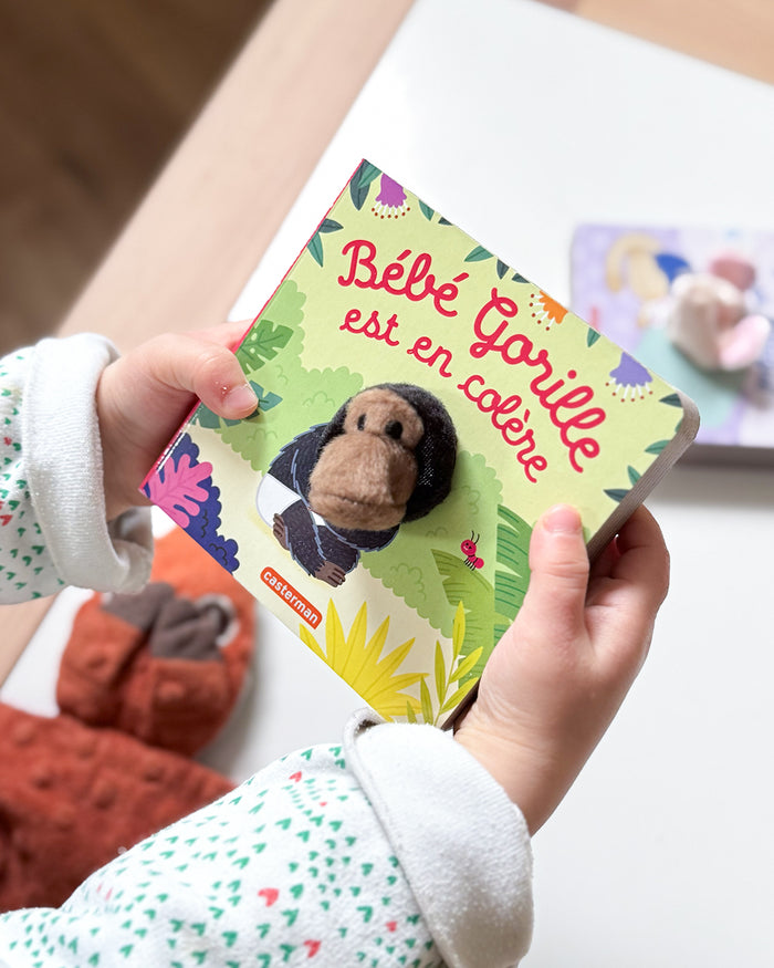 Bébé Gorille est en colère