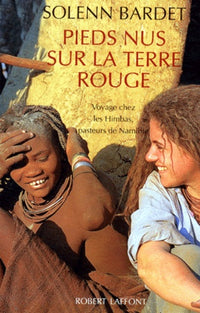 Pieds nus sur la terre rouge
