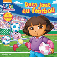Dora joue au football