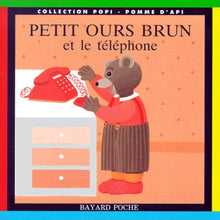 Petit ours brun et le téléphone