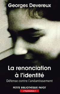 La renonciation à l'identité: Défense contre l'anéantissement