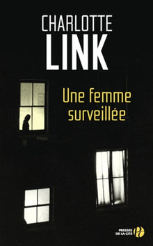 Une femme surveillée