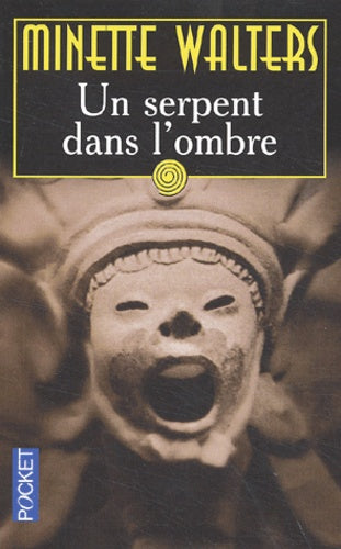 Un serpent dans l'ombre