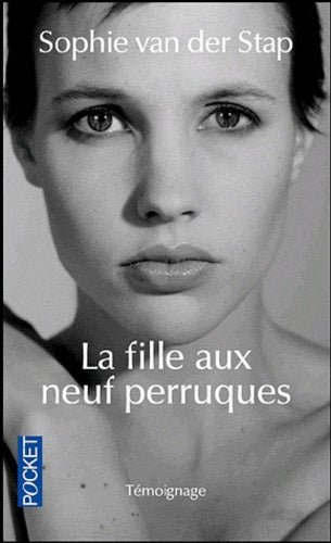 FILLE AUX NEUF PERRUQUES