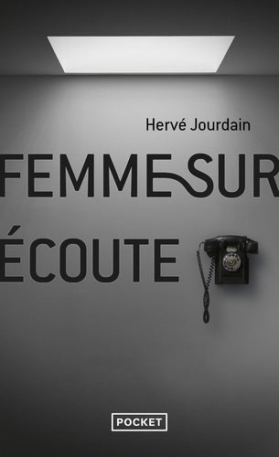 Femme sur écoute