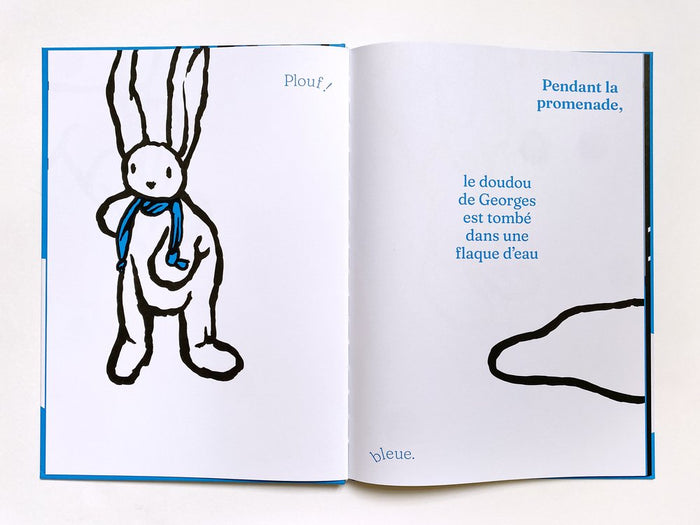 La flaque d'eau bleue