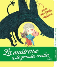 La maîtresse a de grandes oreilles avec des poils dedans