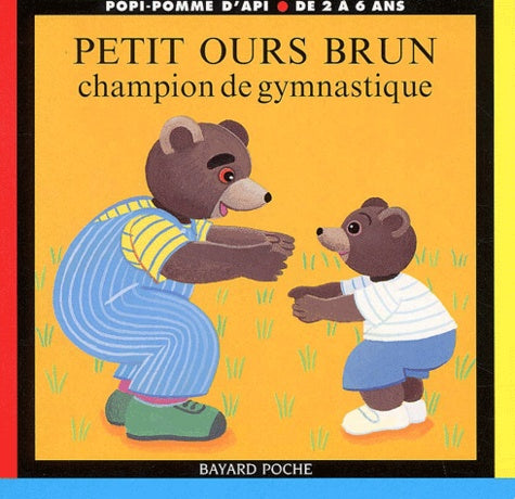 Petit ours brun champion de gymnastique