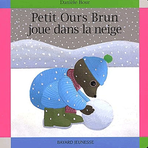 Petit Ours Brun joue dans la neige