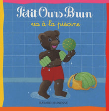 Petit ours brun va à la piscine