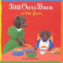 Petit ours brun a très faim