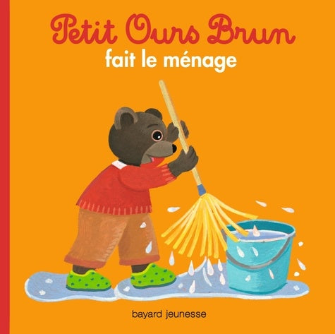 Petit ours brun fait le ménage