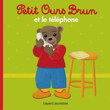 Petit ours brun et le téléphone