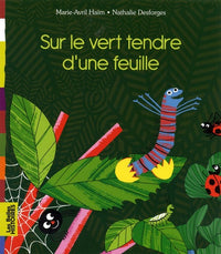 Sur le vert tendre d'une feuille