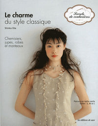 Le charme du style classique : Chemisiers, jupes, robes et manteaux. Patrons en taille réelle. Tailles: S, M et L