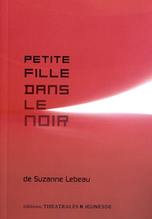 Petite fille dans le noir